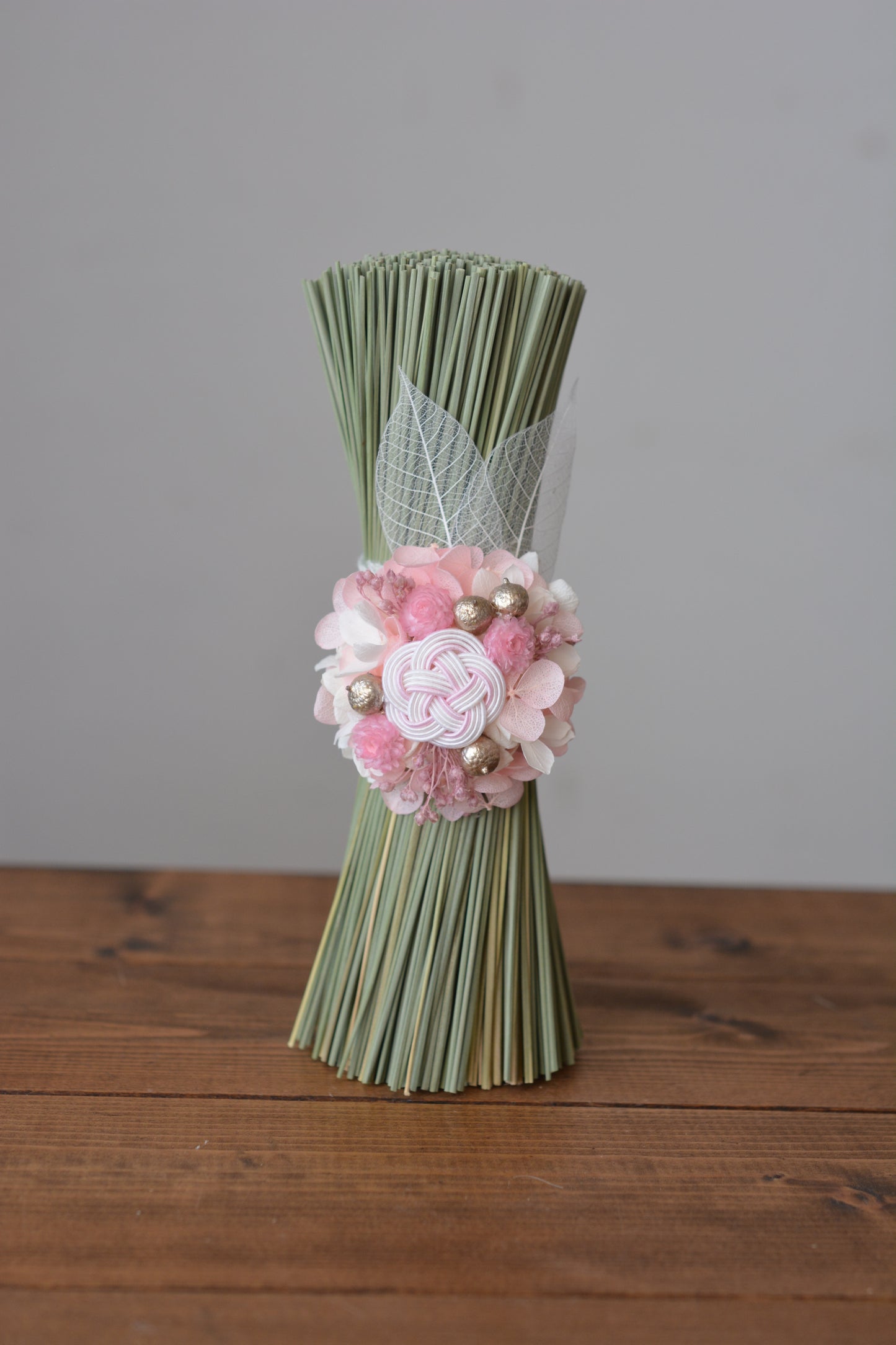 イグサの花飾り (ピンク）