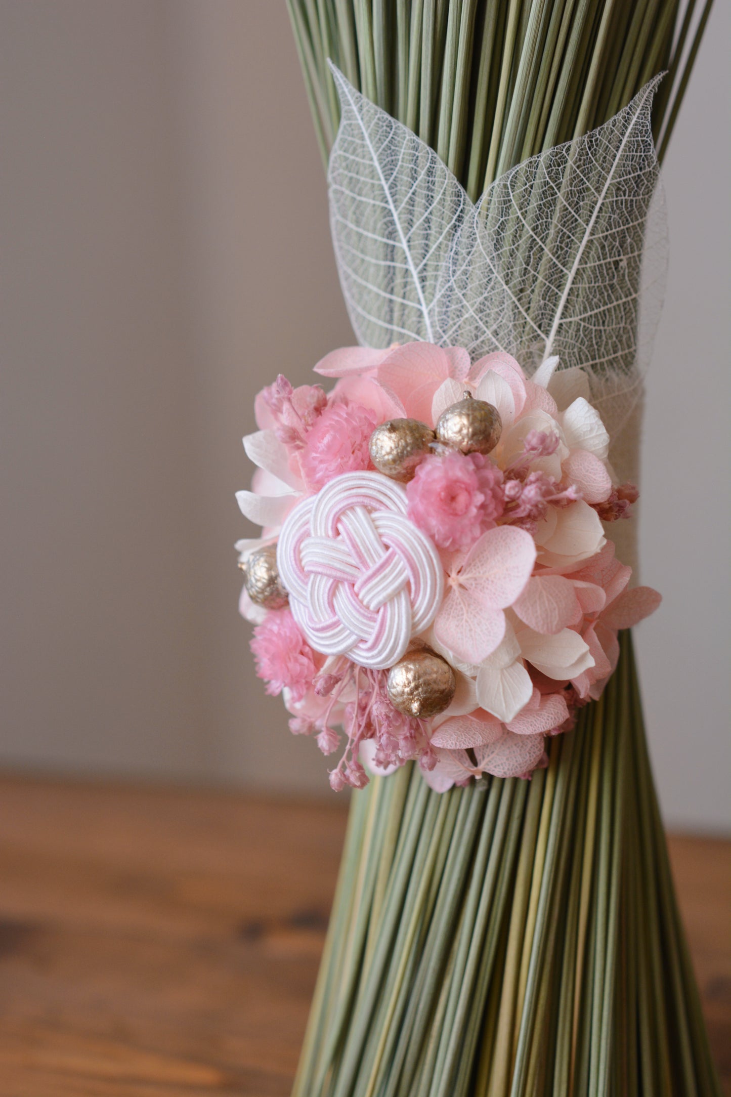 イグサの花飾り (ピンク）