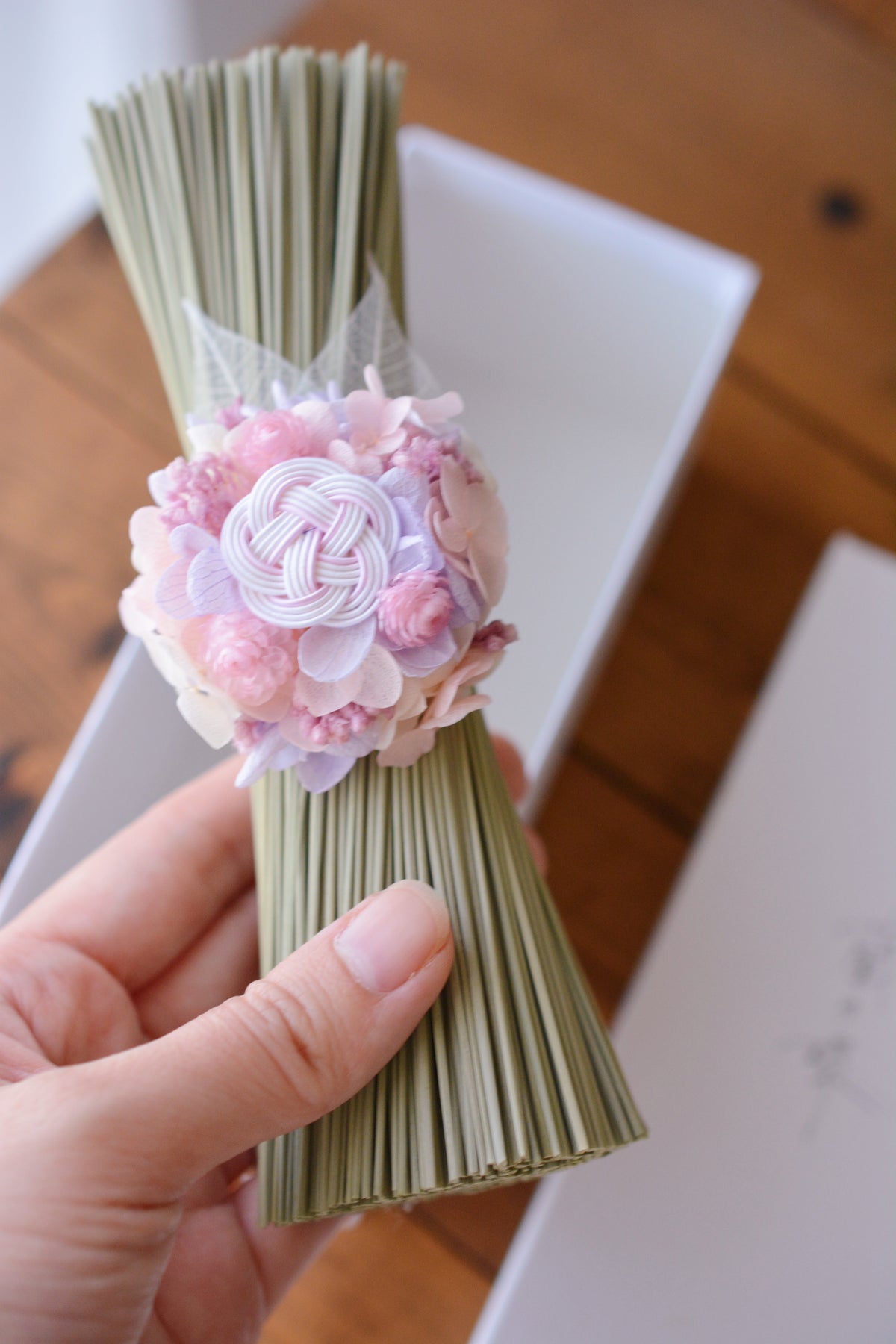イグサの花飾り (ライラック）