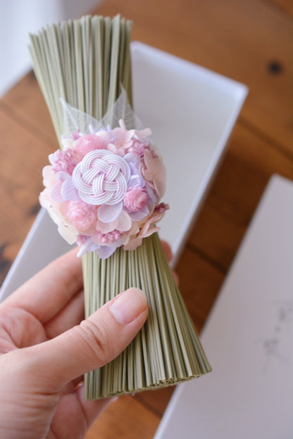 イグサの花飾り (ライラック）