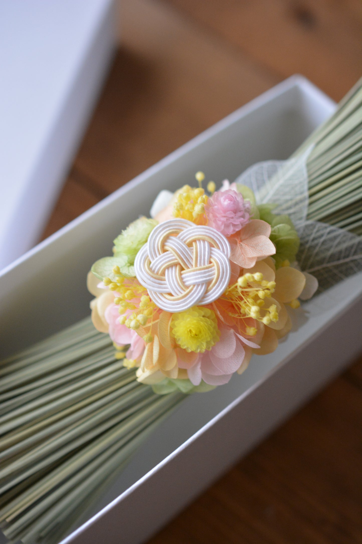 イグサの花飾り (アプリコット）