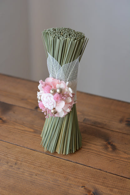 イグサの花飾り (ピンク）