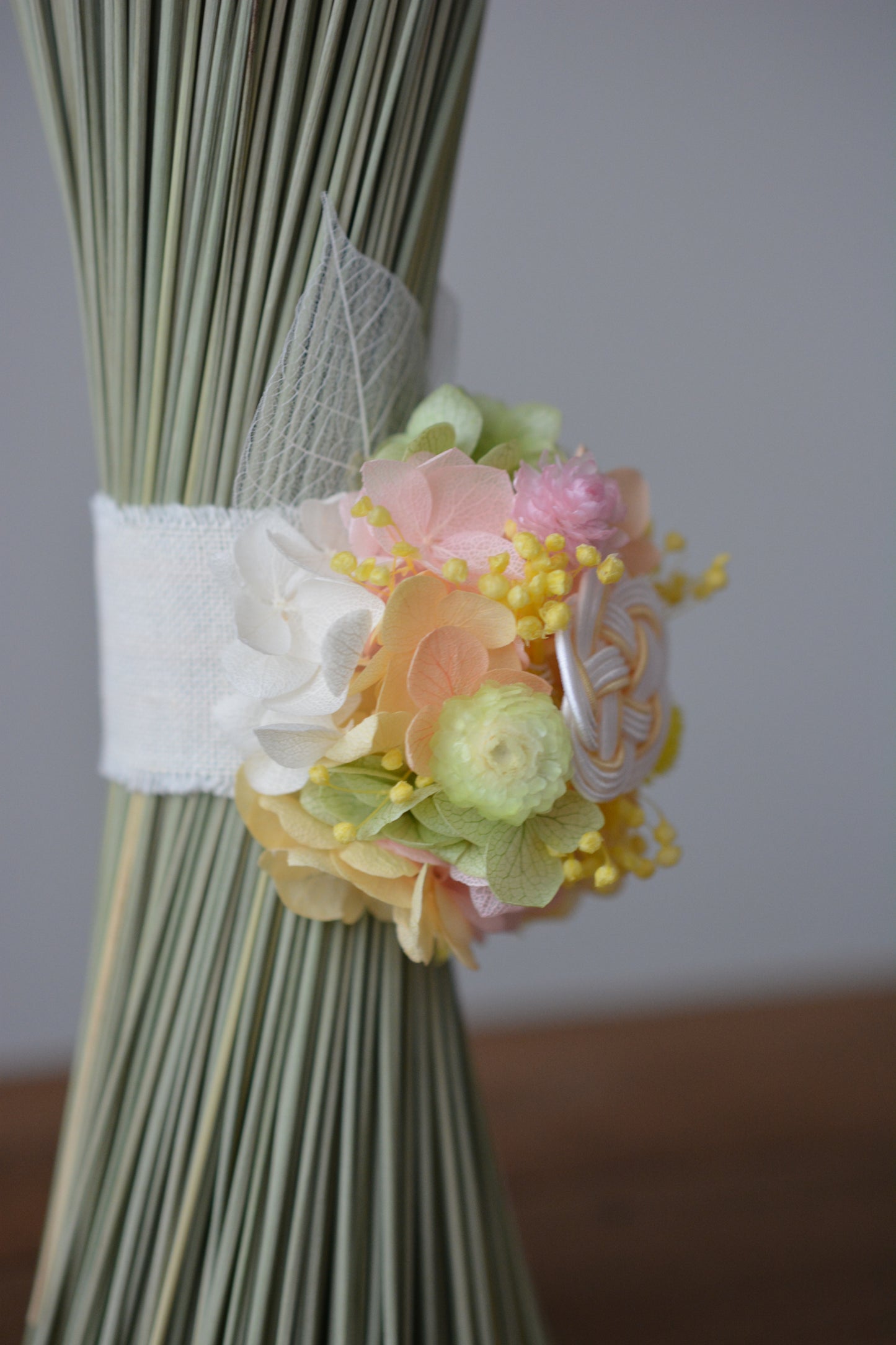 イグサの花飾り (アプリコット）