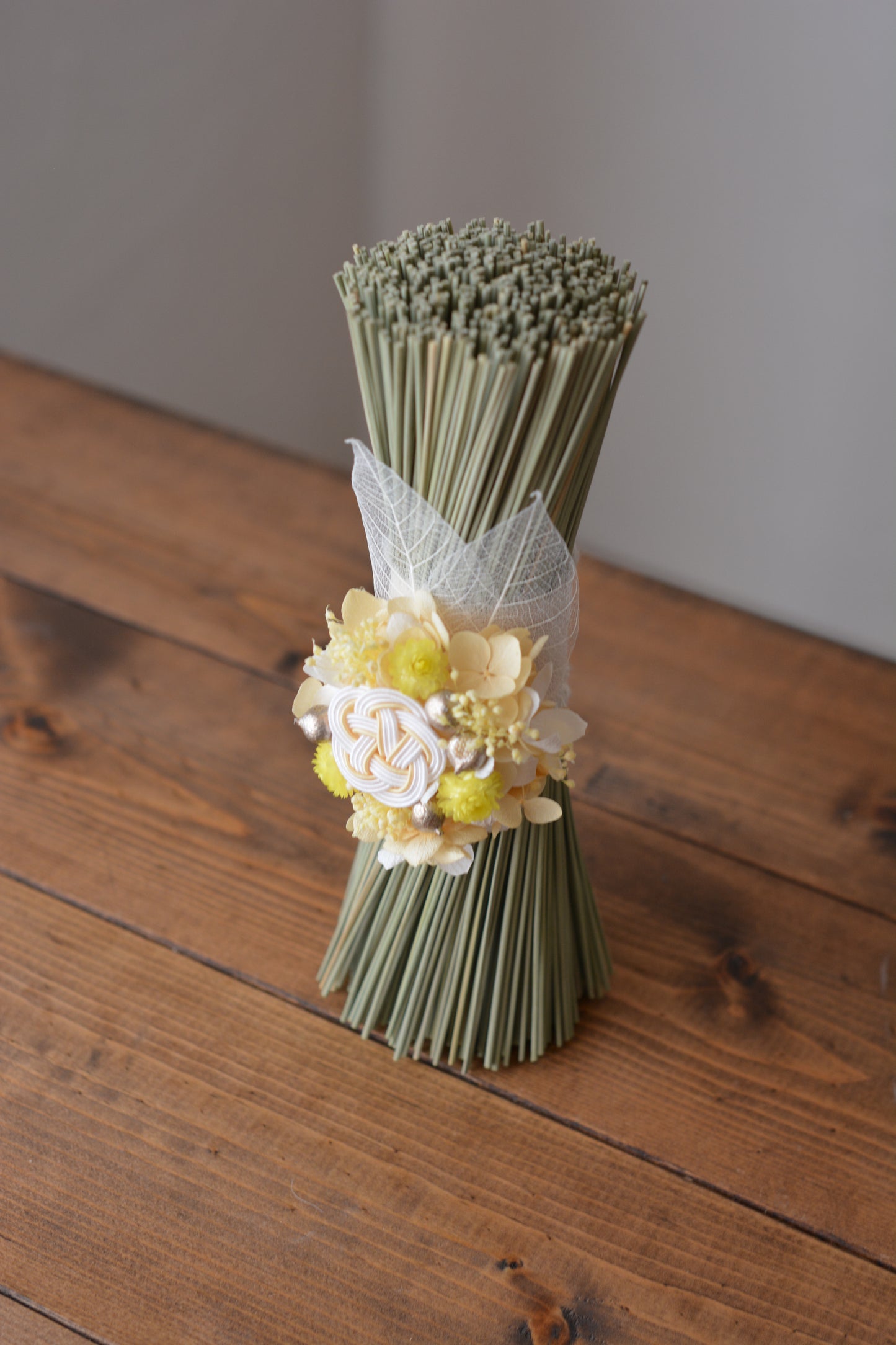 イグサの花飾り (イエロー）